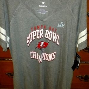 NWT Womens XXL Tampa Bay Bucs Superbowl Champion Shirt